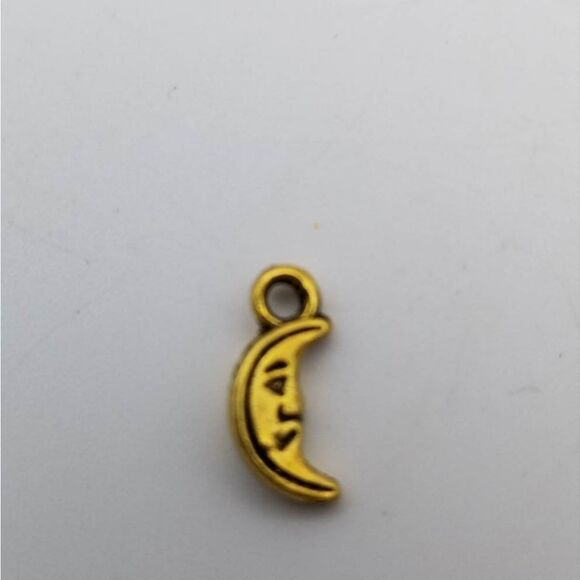 Crescent moon charm‎ pendant - Picture 1 of 2